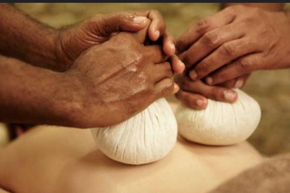 Valuka Pottali Sweda - Ayurvedic herbal bolus therapy for pain relief